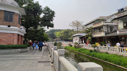 匠心漆扇话传承 巧手徽章绘文明——龙华区社区教育五一劳动节主题活动精彩纷呈